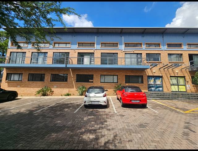 466M² OFFICE TO LET IN NORTH RIDING